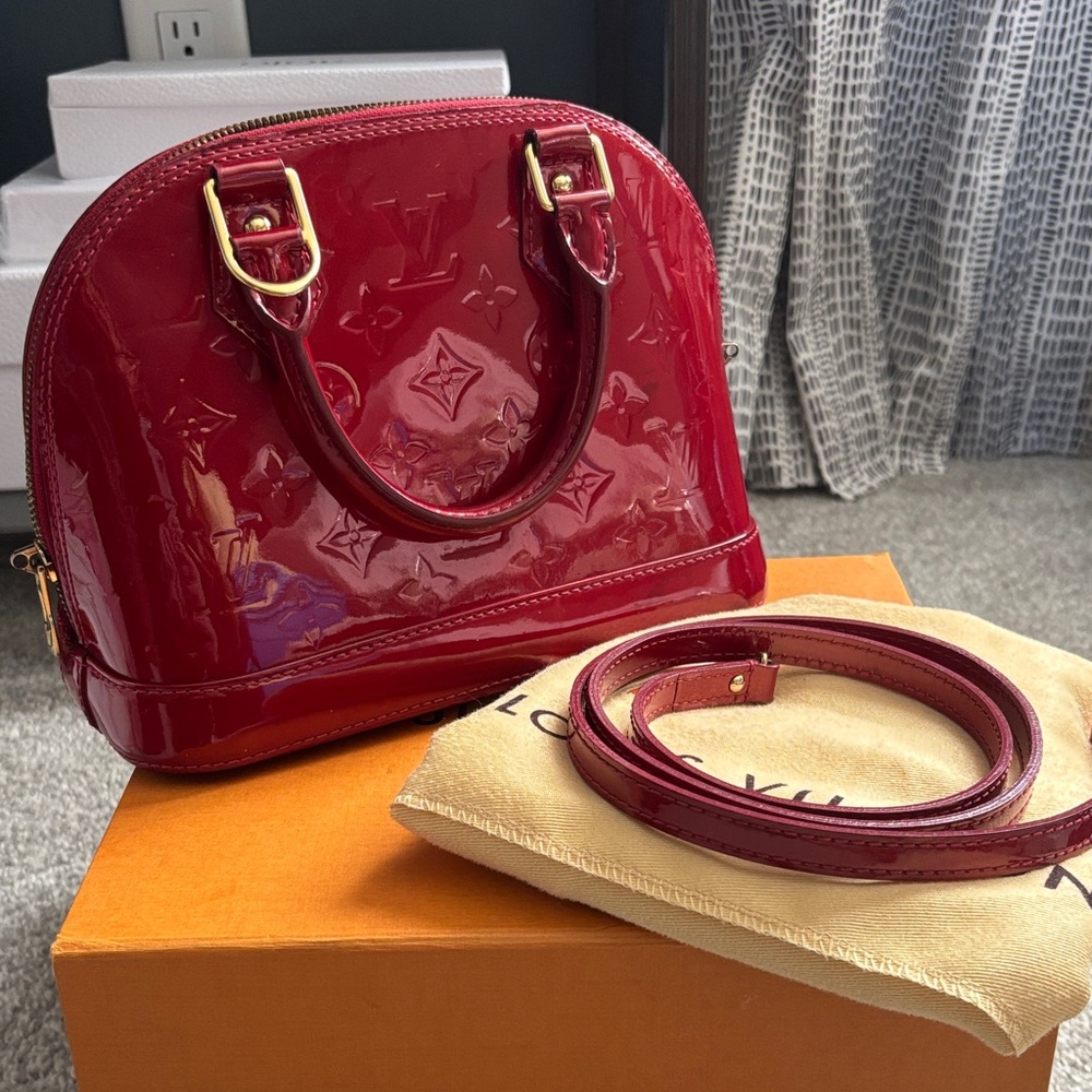 Louis Vuitton Alma BB Vernis Red - Picture 1 of 9